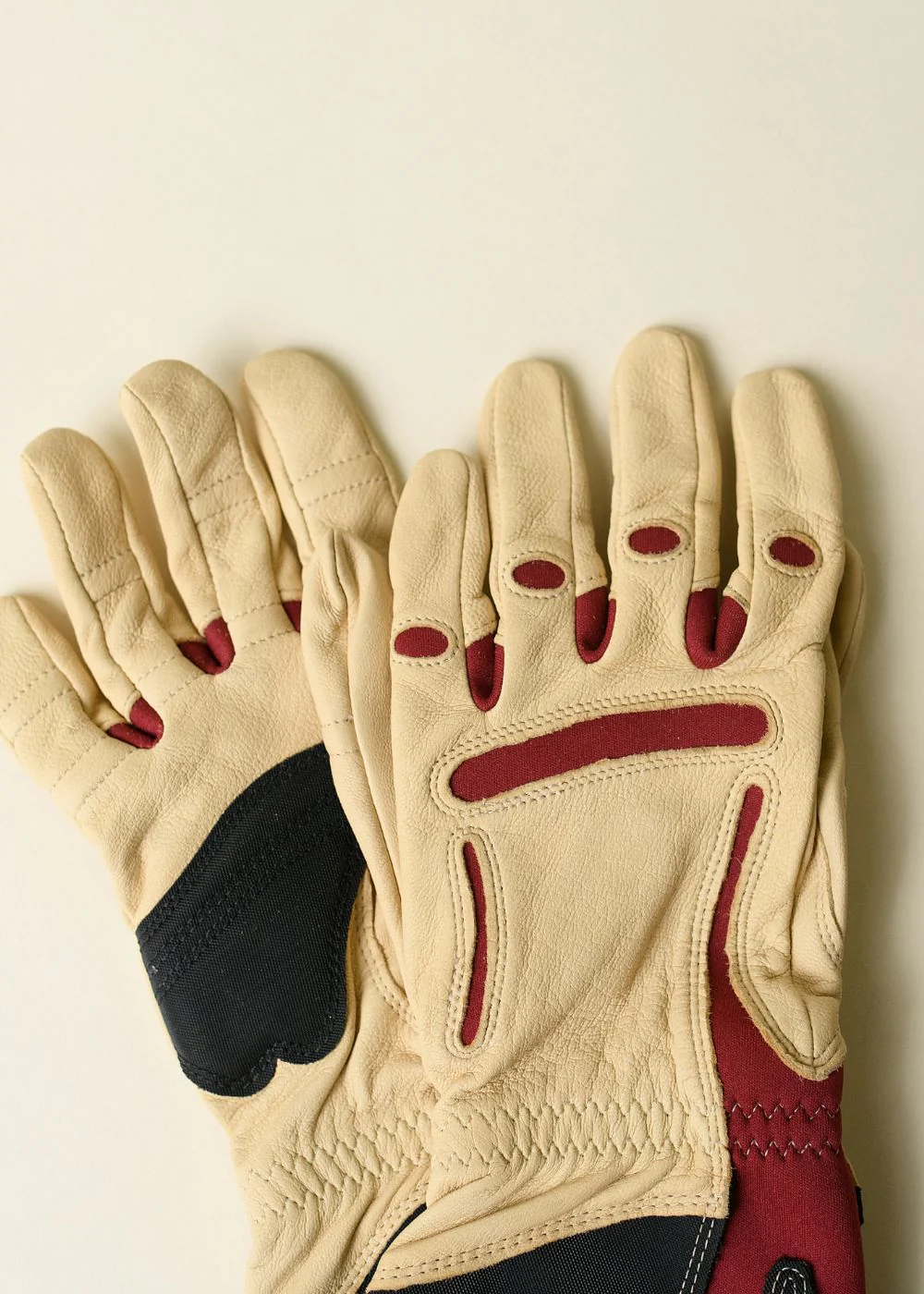 Women's Leather Rose Gauntlet Gardening Gloves - Image 3